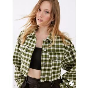 200 BDG Carissa Flannel Cropped Shirt Jacket Green Plaid | Size M